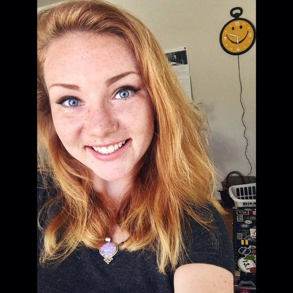 Meet your Posher, Alexis - Picture 1 of 1